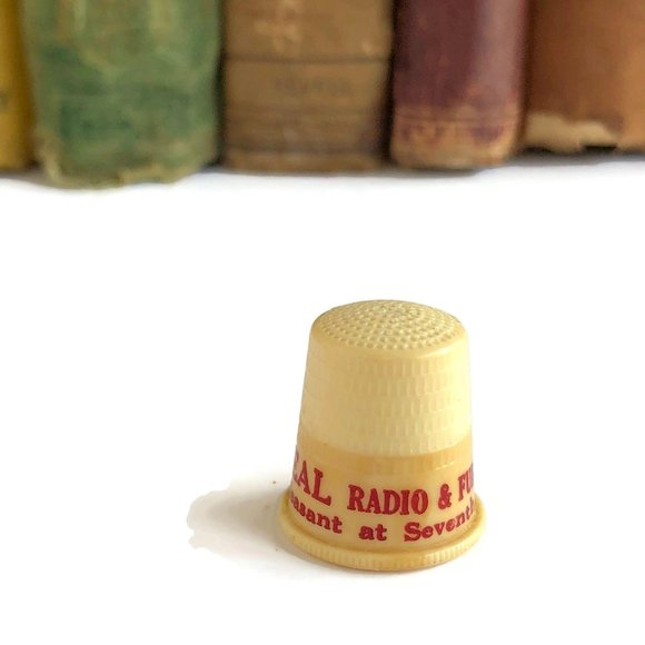 Plastic Advertising Thimble , Vintage Sewing - Picture 5 of 9